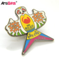 Promoción Pin Maker Cheap El más nuevo producto Metal Hard Enamel Kite Shape Laple Pin